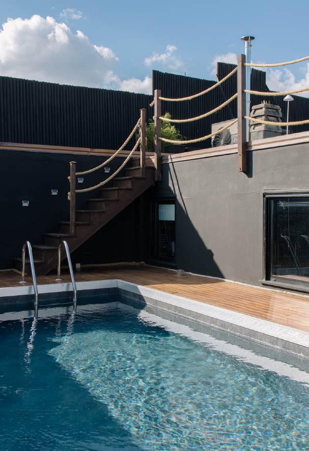 HOUSE52 rooftop heated pool