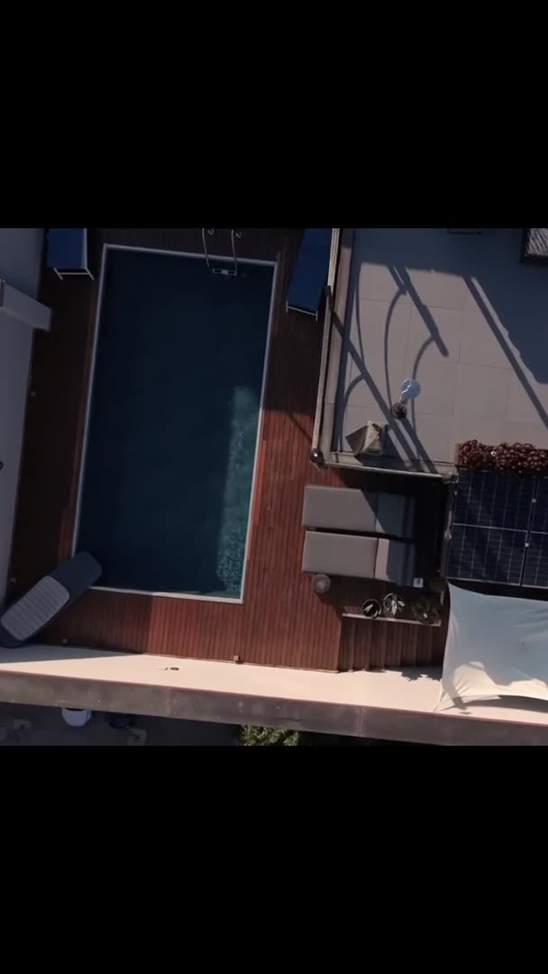 HOUSE52 rooftop pool over Perugia